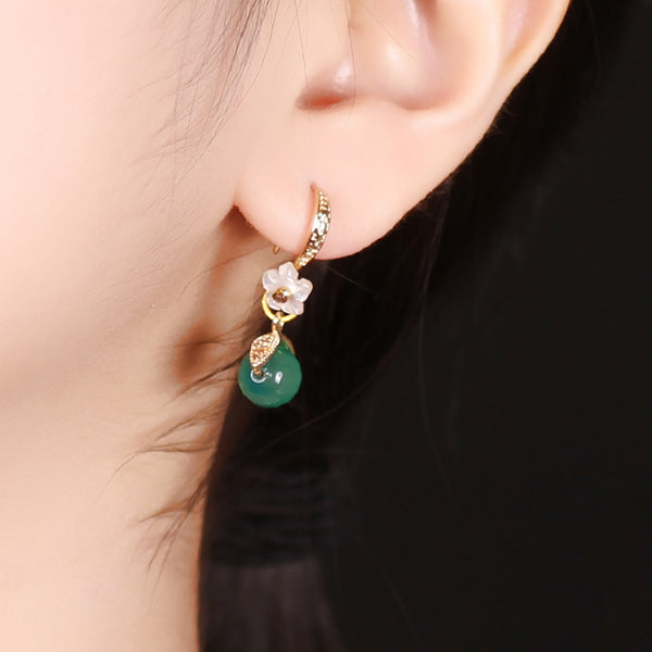 Somptueuses boucles d'oreilles plaquées Or et perles d'agate verte naturelle.