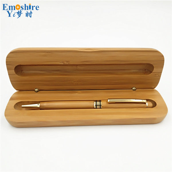 stylo en bois de merisier et sa boite de même essence sont réalisé à la main. 