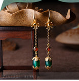 Somptueuses boucles d'oreilles ethniques,  perles d'agate rouge et pendants en agate verte,  le tout plaqué Or et entièrement réalisées à la main. 