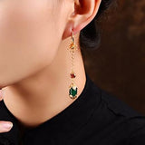 Somptueuses boucles d'oreilles ethniques,  perles d'agate rouge et pendants en agate verte,  le tout plaqué Or et entièrement réalisées à la main. 