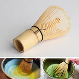 Fouet en bambou pour Thé Matcha  Utilisez notre fouet en bambou pour fouetter le thé matcha dans un bol. 