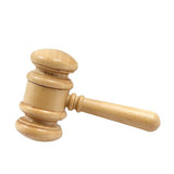 Clé USB en bois sculpté, représentant le marteau du juge au tribunal ou du commissaire priseur dans une salle de vente aux enchères.  Clé USB en bois vernis et sculptée 